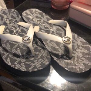Michael Kors Black and White Flip Flops~11